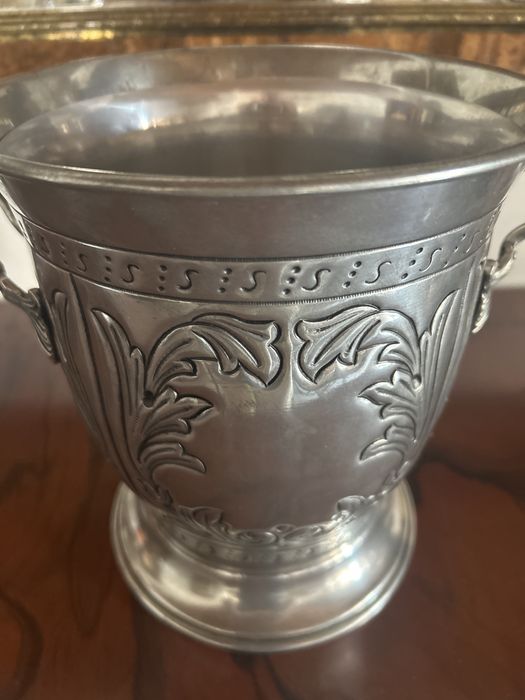 Jarro de gelo em estanho