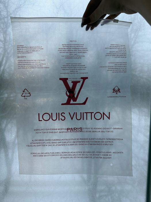 Пакеты Chanel, Valentino, Gucci, Louis Vuitton, Burberry