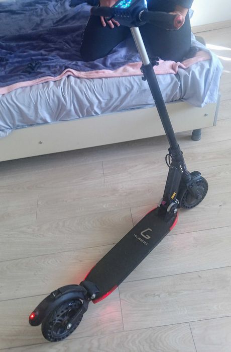 Продам электросамокат