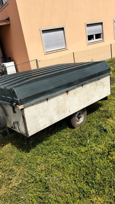Por motivos não necessitar despenso reboque de transporte  , forrado  a contraplacado marítimo 2.20 de comprimento por 1.30 de largura