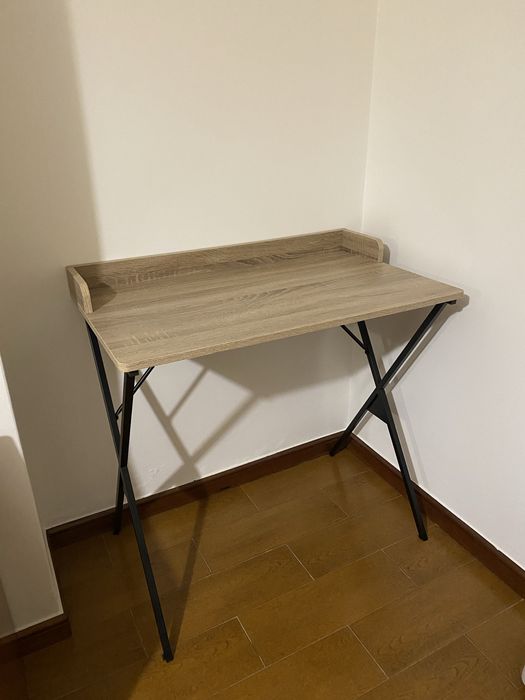 Secretária cor madeira