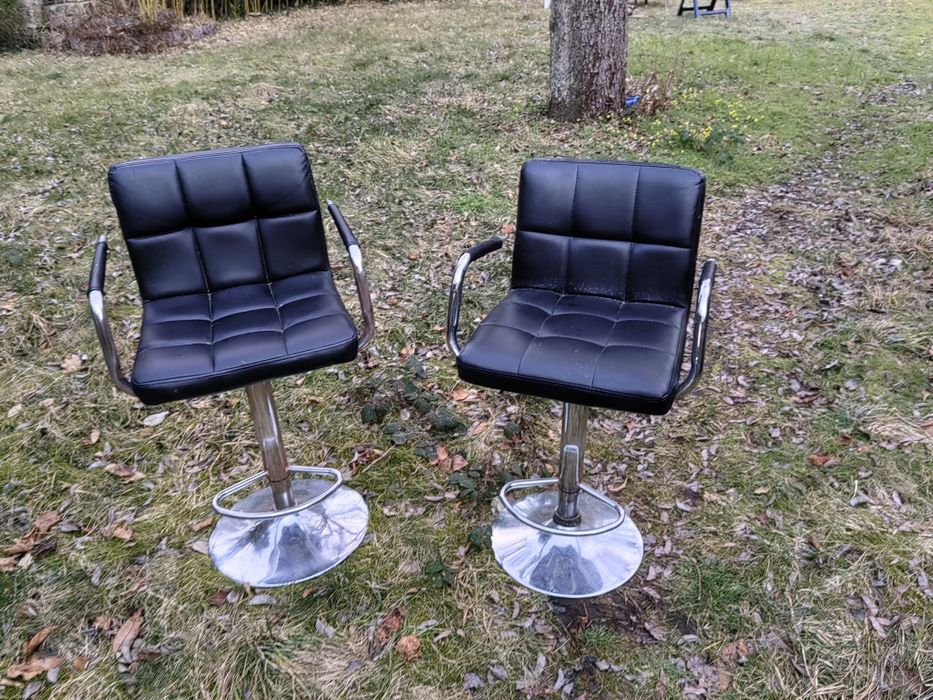 Sprzedam dwa krzesła