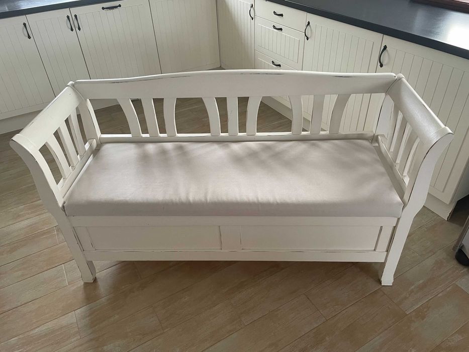 Ławka z pojemnikiem