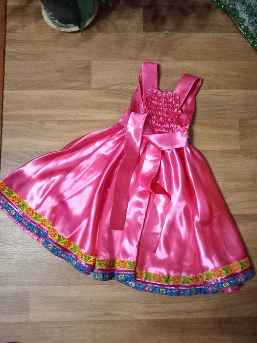 Нарядные платья.