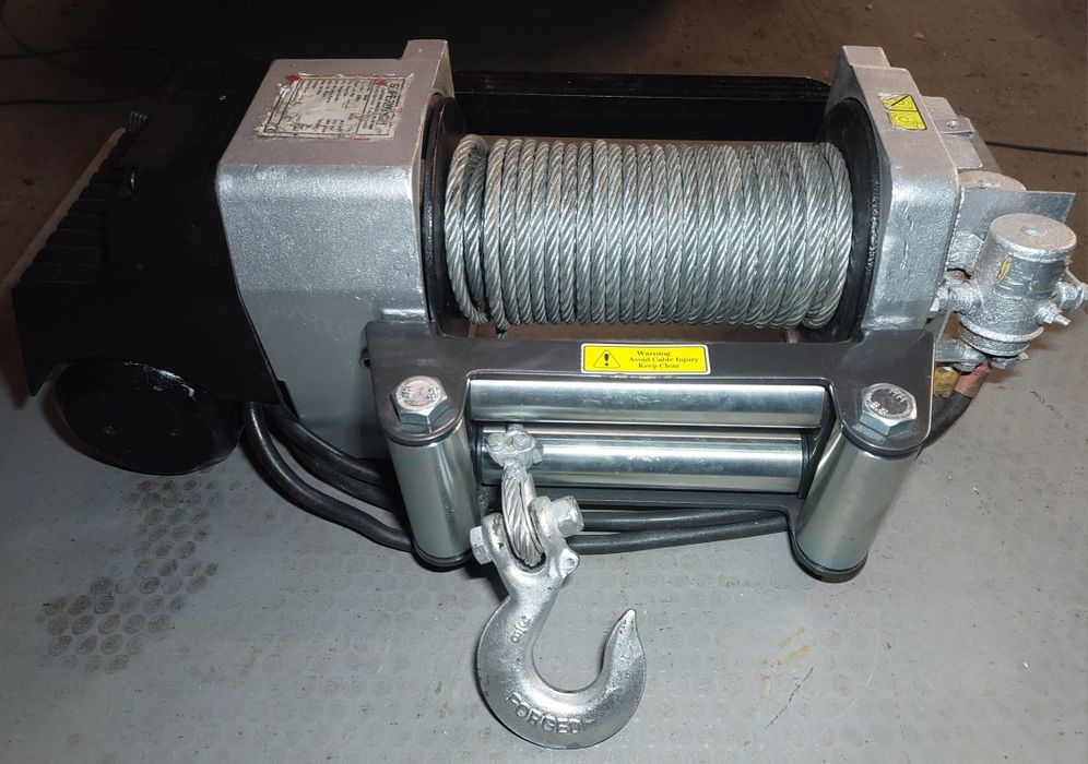 Superwinch Wyciągarka Elektryczna Husky 10 000 Lbs 24V  Laweta 
5,0