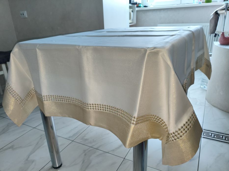 Шикарная, праздничная скатерть, на любое торжество!Польша.