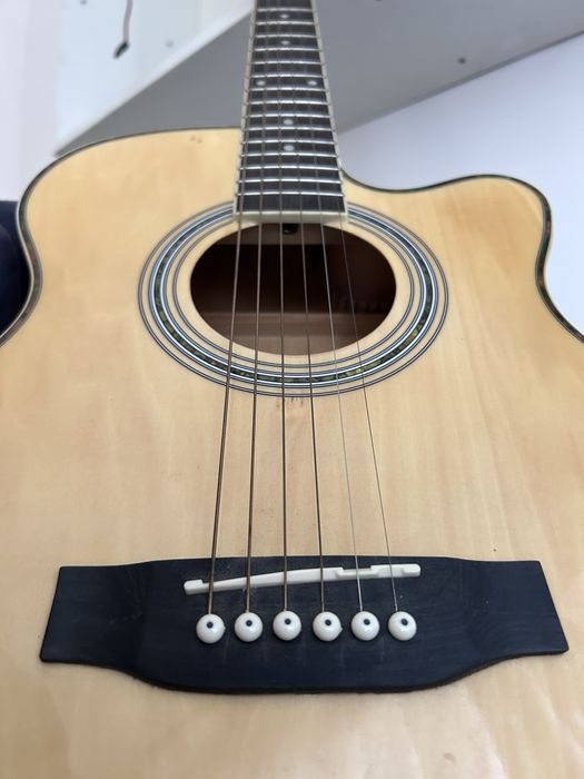 Акустична гітара Caravan Music з вирізом (cutaway)