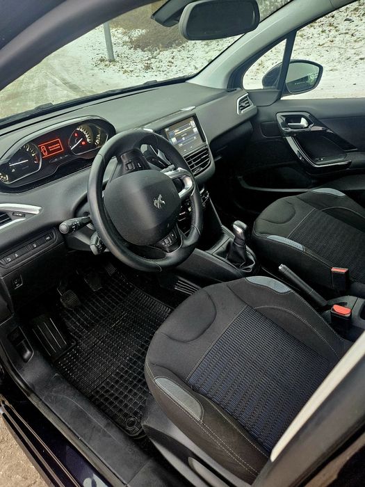 Peugeot 208 1,6b 120km  2014r