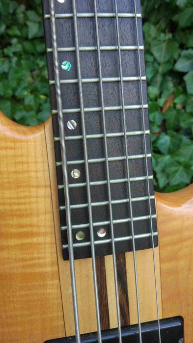 Aktywna gitara basowa Cort A5 Korea
