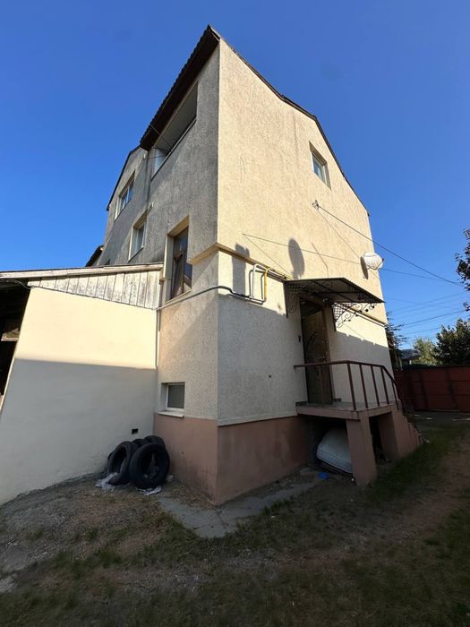 Продаж ДВОРІВНЕВОЇ квартири біля парку Шевченка