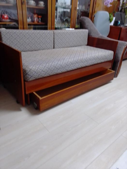 Продається диван в гарному стані
