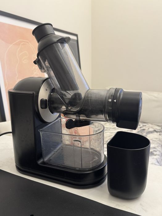 Соковитискач шнековий Philips Viva Collection HR1889/70