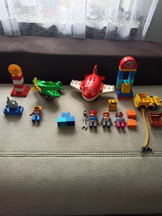 Klocki lego duplo Lotnisko 10590 i Samolot 10908