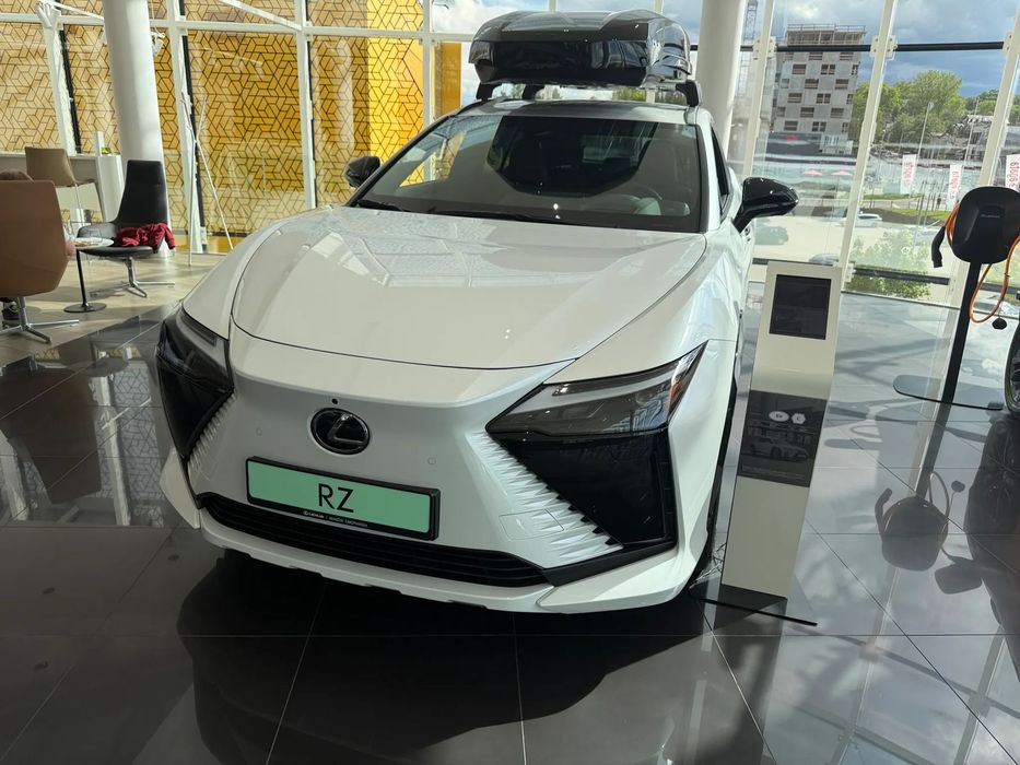 Lexus RZ
