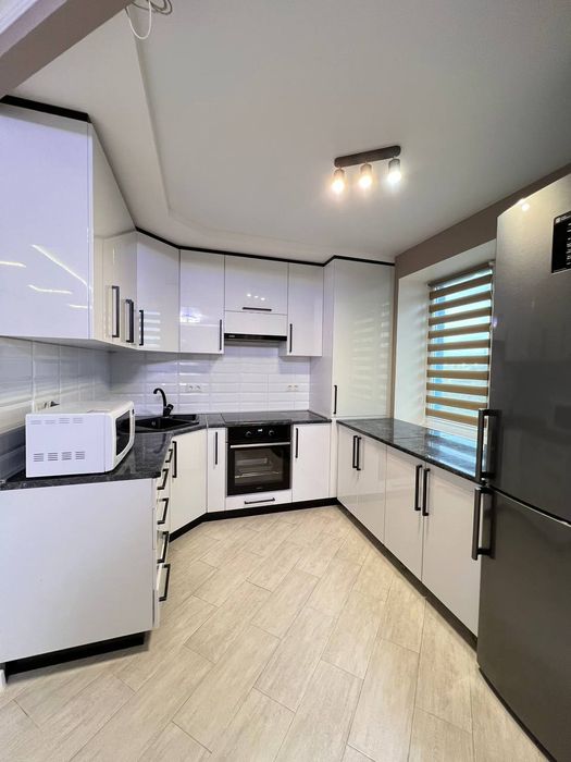 Здається трикімнатна квартира неподалік ринку