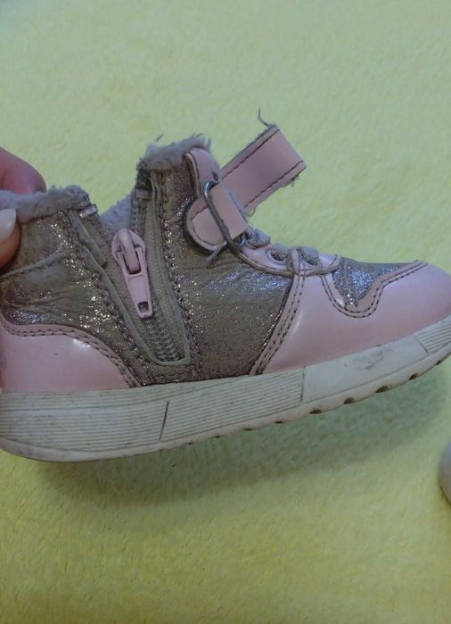 Демо Сезонні черевички для маленької красуні