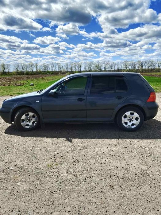 Авто Гольф4 1.6 Бензин