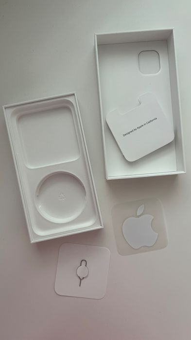 Pudełko box karton iPhone 11 czarny black naklejka Apple pinezka igła