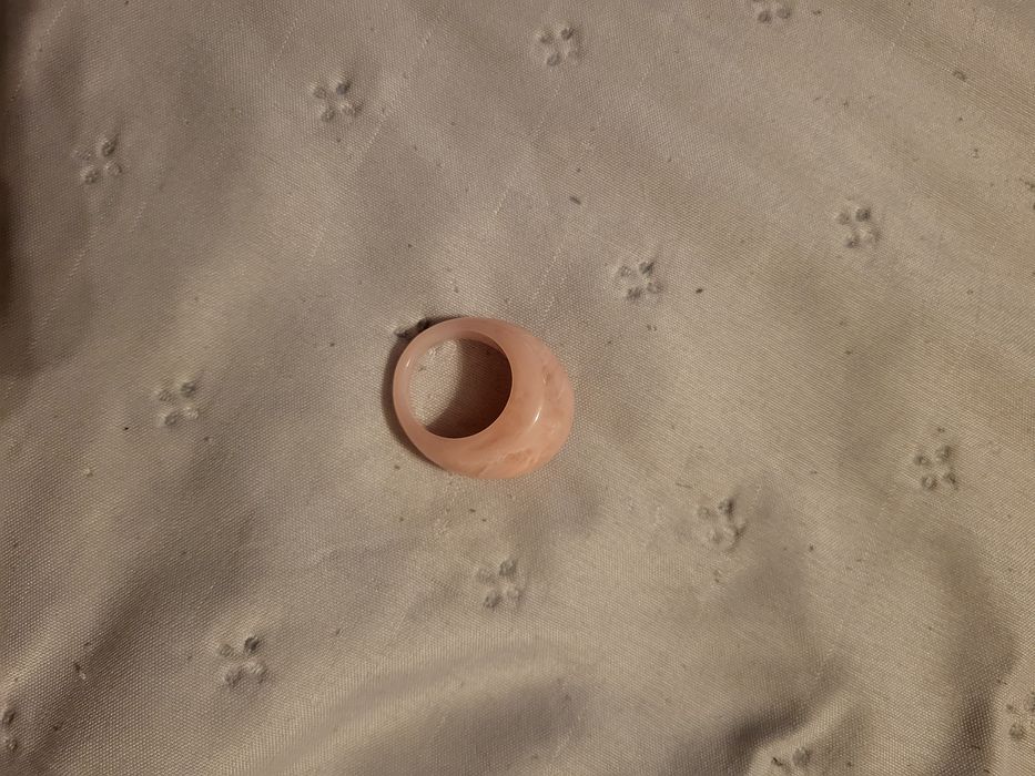 Кольцо из натурального розового кварца