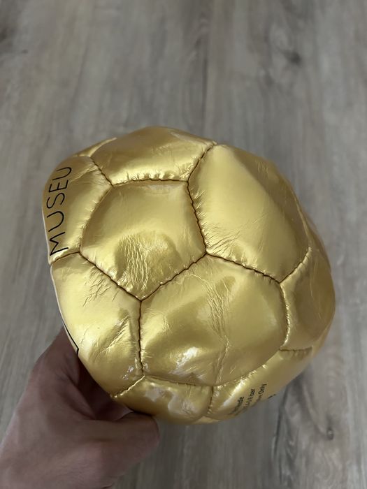 Bola dourada autografada CR7 Cristiano Ronaldo