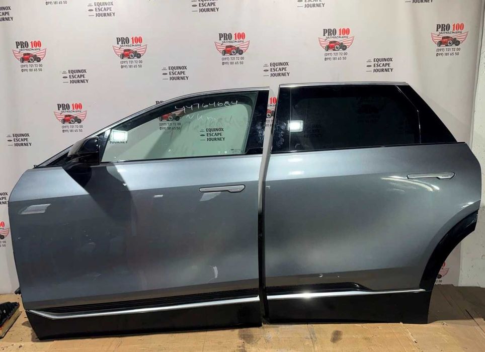Двері ліві взборі дзеркало Каділак Кадиллак Cadillac Lyriq 2023 - 2025