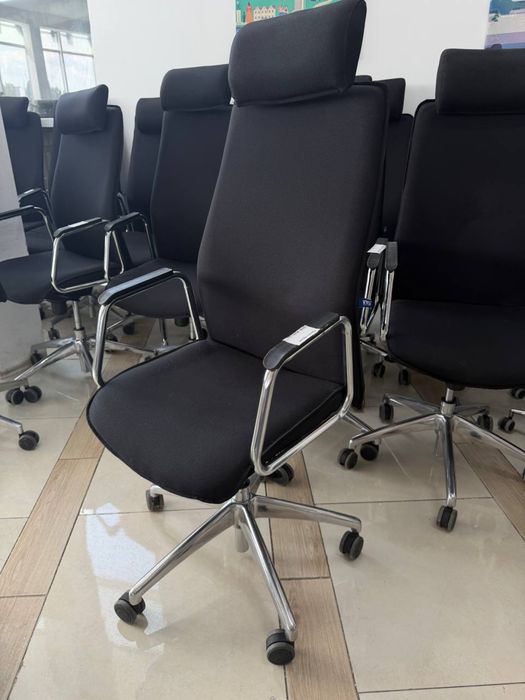 РАСПРОДАЖА офисных кресел стульев и мебели для офиса