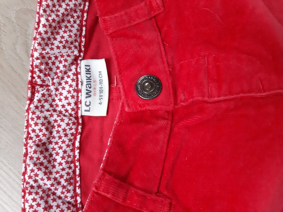 Śliczne spódniczki stan idealny 104/110 tiulowa i czerwona