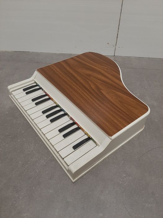 Mini piano antigo