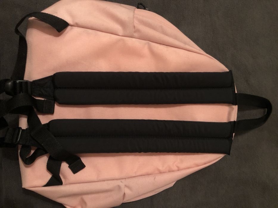 Mochila eastpak nova