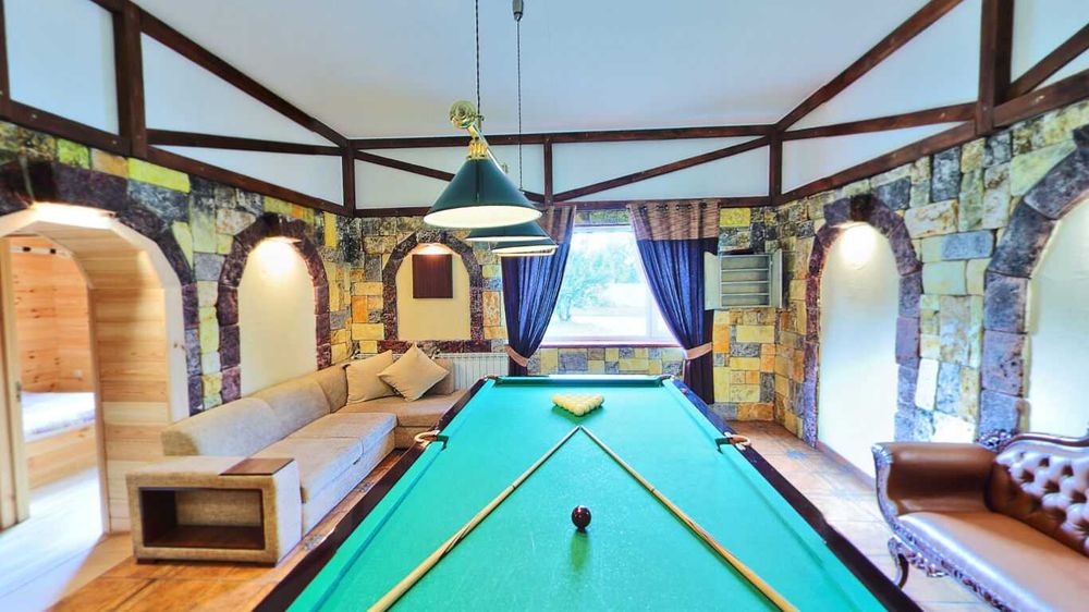 Аренда дома с Бассейном Горкой Джакузи и Бильярдом .