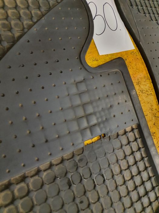 BMW E36 Czarne Gumowe Dywaniki Wycieraczki Oryginał BMW 30 Części BMA