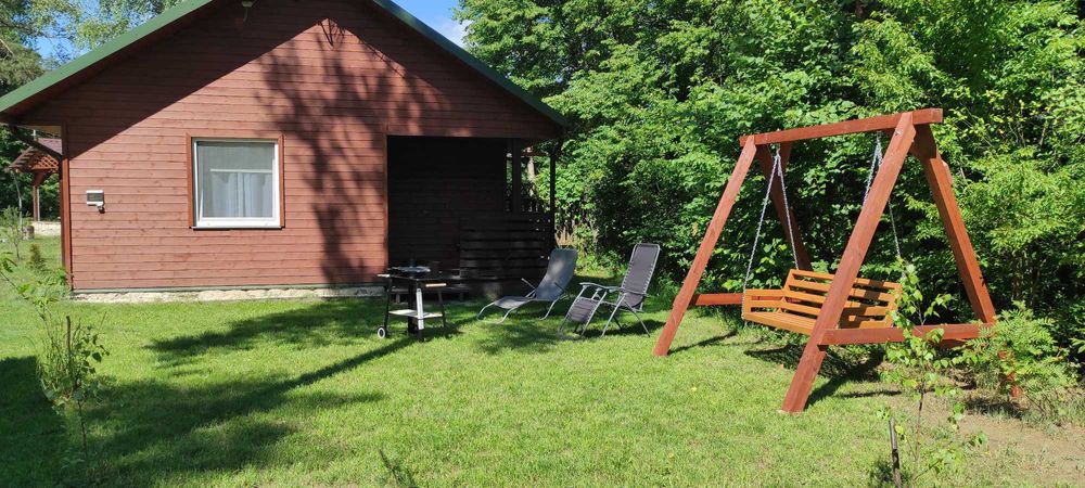 Domki Nad Tanwią, całoroczne z kominkami w sosnowym lesie na Roztoczu.