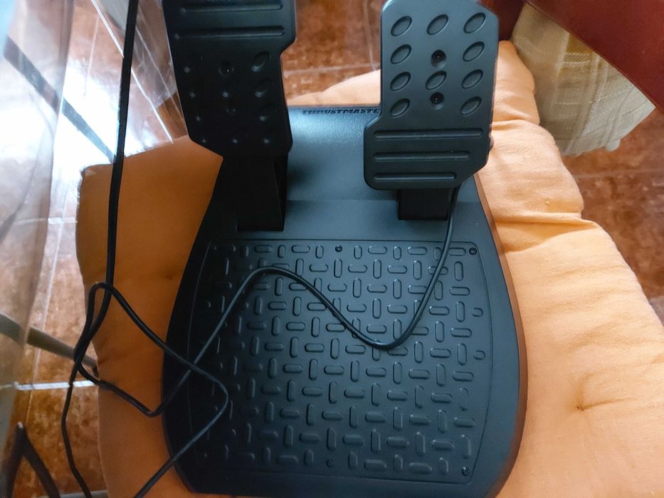 Volante Thrustmaster T150RS