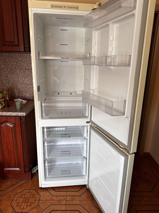 Холодильник Samsung RB31FSRNDEF