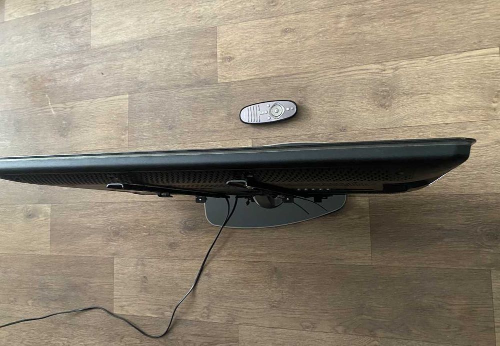 Телевізор /Екран Philips 32PFL7605H (Рамки металические ) 100 Гц/2 мс