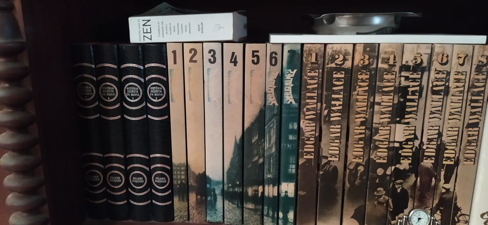 Vários livros de coleção e outros para venda