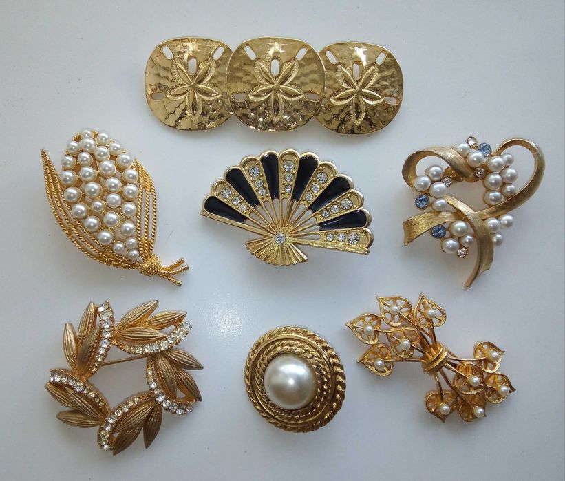 Брошка вінтажна.  Вінтажна біжутерія. Геліотис. Камея