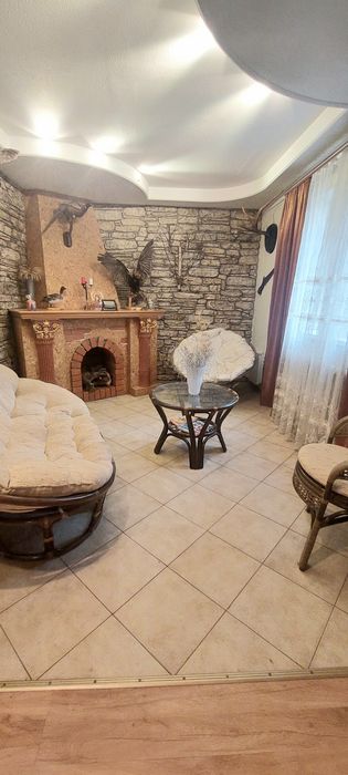 Продам 3-х эт дом в Новоселовке