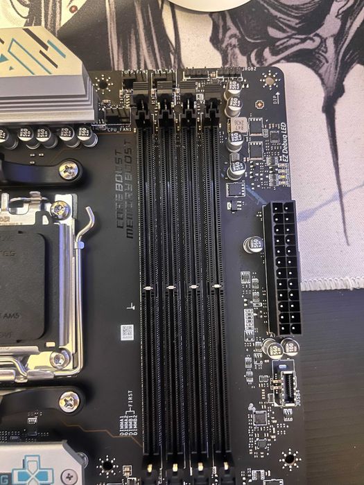 Płyta główna MSI B650M GAMING PLUS WIFI z uszkodzonym socket