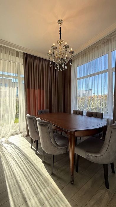 Продаж котеджу з терасою в с.Липники