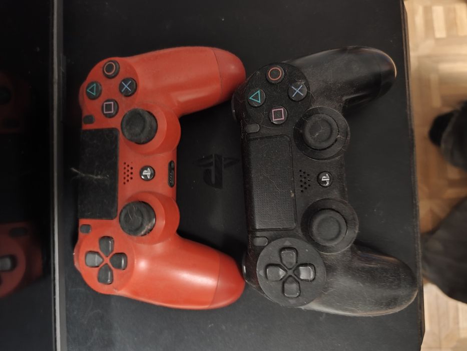 PS4 +2геймпада и аккаунт