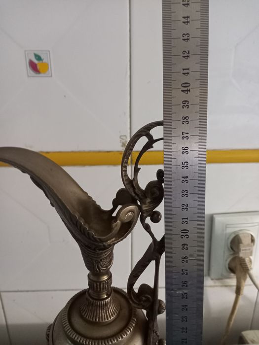 Ânfora Antiga de latão.