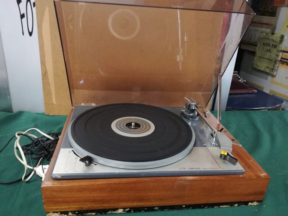 LENCO /475 Turntable, vintage, antique, relic.