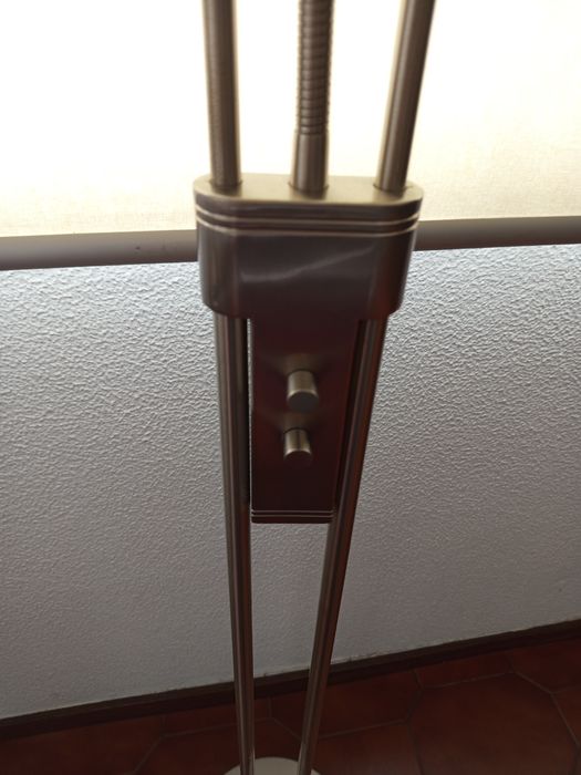 Candeeiro de pé ajustável, de tecto e de parede