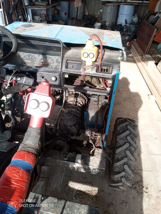 Продам Трактор 4х4 ,гідравліка електрична підйом 180кг двигун 24 кс