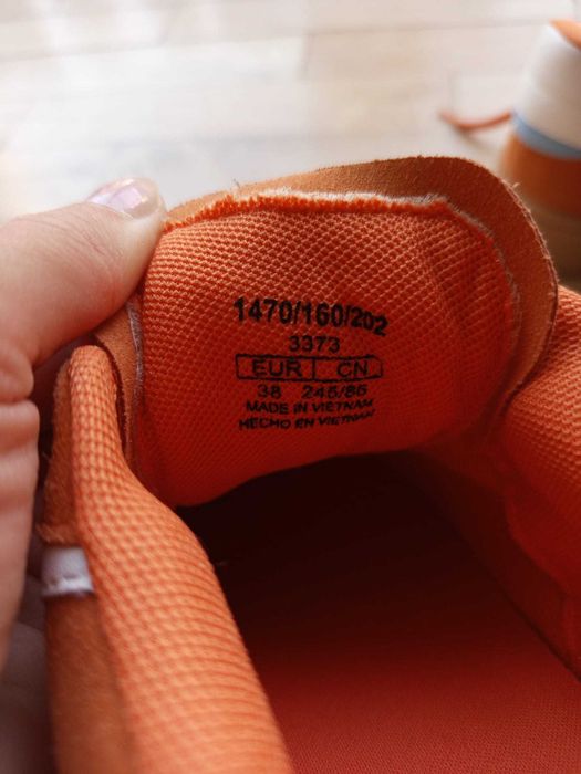 Pomarańczowe buty Bershka