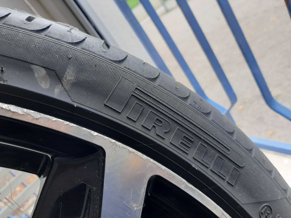 Jantes BMW 22 5x120 uma delas tem de ser reparada