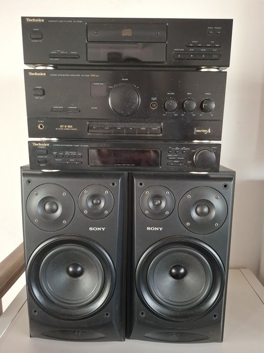 Aparelhagem Technics com colunas sony