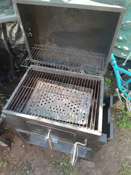 grill ogrodowy zamykany wędzarnia metalowy