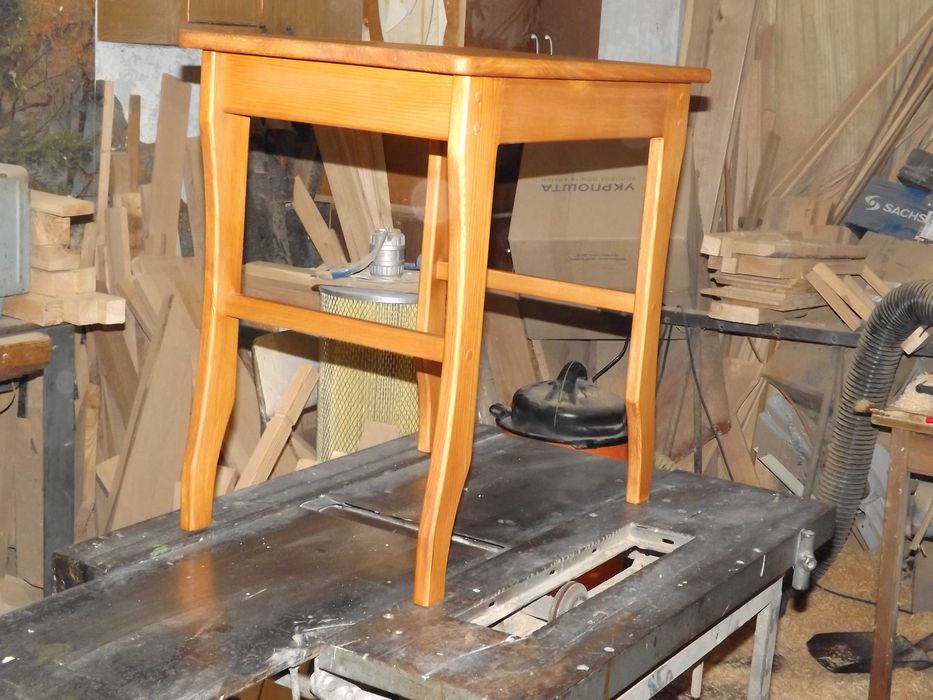 Кофейный столик из натурального дерева